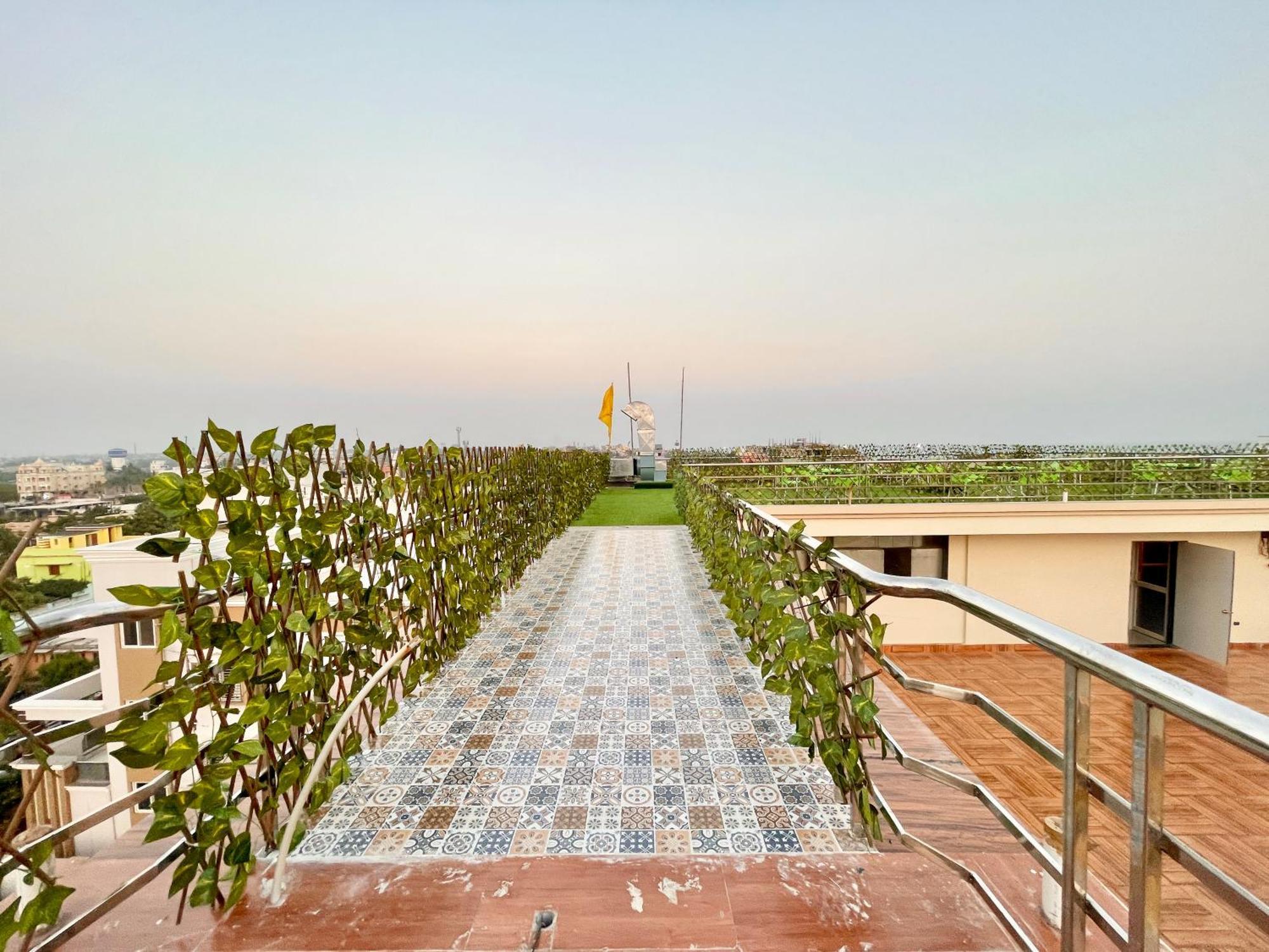 Hotel A One ! Puri, Breakfast Included- Swimming-Pool, Near Sea-Beach-And-Temple, Fully-Air-Conditioned-Hotel With-Lift-And-Parking-Facility - 1 Exterior foto